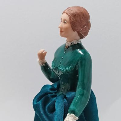 LOT 122: Two Great American Women of Arts & Letters w/ Six Great American Women Figurines by the United States Historical Society