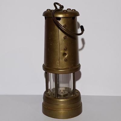 LOT 128: Vintage Hockley Lamp & Lamplight Co. Brass Lantern w/ Coastal Themed Decor