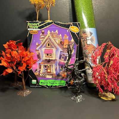 LOT 234/34: Lemax Spooky Town Village & Accessories