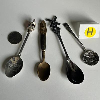 4 Piece Collector Spoon Set