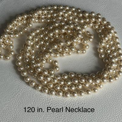 Beautiful Pearl Necklace and Clip-on Earring Set + Pin!