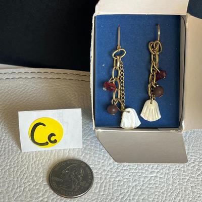Beautiful AVON Gold-Toned Pendant Earrings