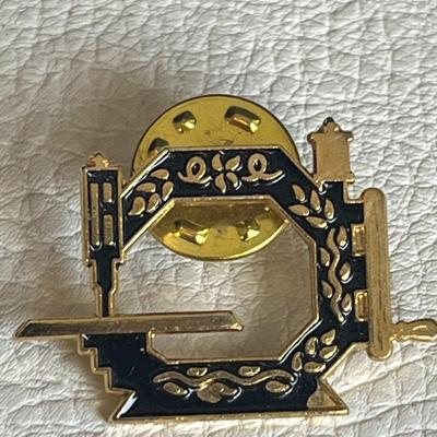 Beautiful Gold-Tone Sewing Pin and Scissor Set! 