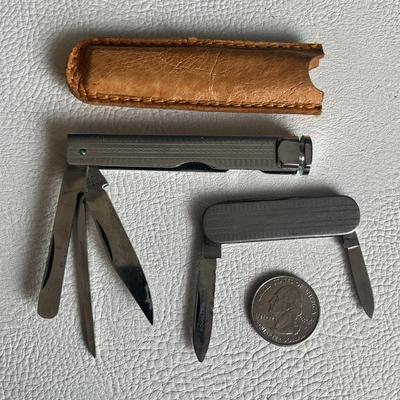 5 Piece Set of Pocket Knives (one with leather case)!