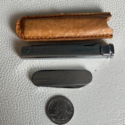 5 Piece Set of Pocket Knives (one with leather case)!