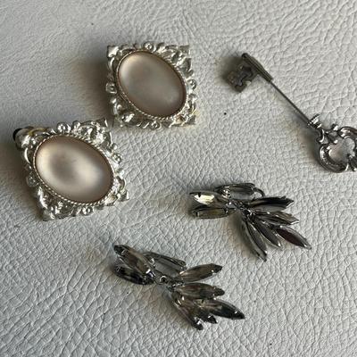 Gorgeous Silver-Tone Set of 4 Clip-on Earrings and Key Pin