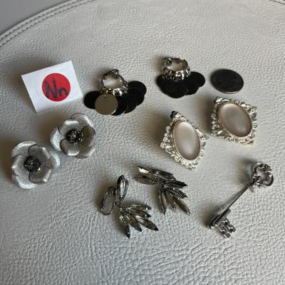 Gorgeous Silver-Tone Set of 4 Clip-on Earrings and Key Pin