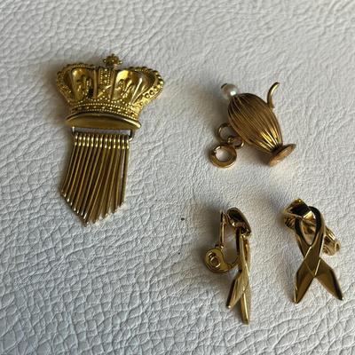 Beautiful Gold-Tone Jewelry Set with Earrings, Charm and Broach Pins