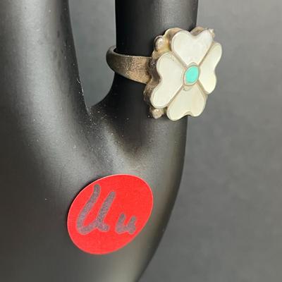 Gorgeous Flower Ring - Size 7
