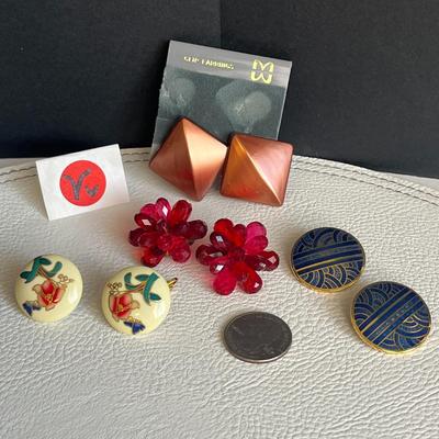 4-Piece Clip-on Earrings!