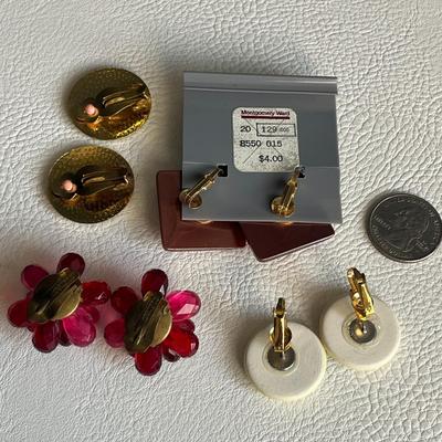 4-Piece Clip-on Earrings!