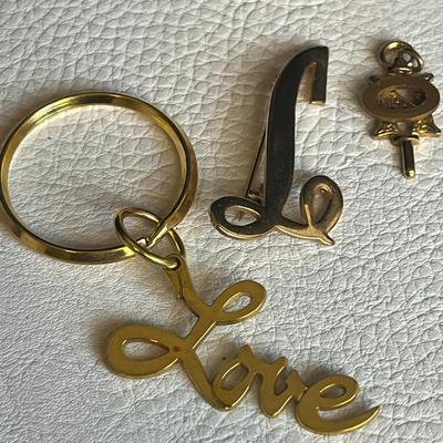 Various Metal Mix with Keychain, Necklace Charm and Pins etc.