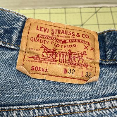 Levi Denim Jean Pants - Size 32/32