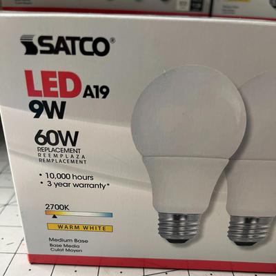 5 Boxes of Staco 60 Watt LED Lightbulbs (4 Bulbs in Each Box)