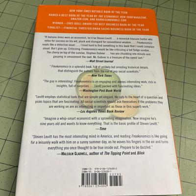Freakonomics by Steven D Levitt and Stephen J. Dubner