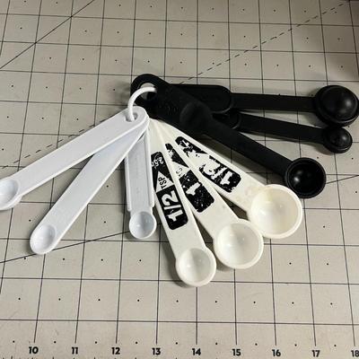 Kitchen Bowl, Containers and Measuring Spoons