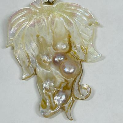 Vintage Shell Pendant Necklace