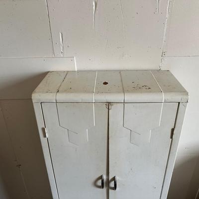 RETRO METAL CABINET WITH 4 SHELVES