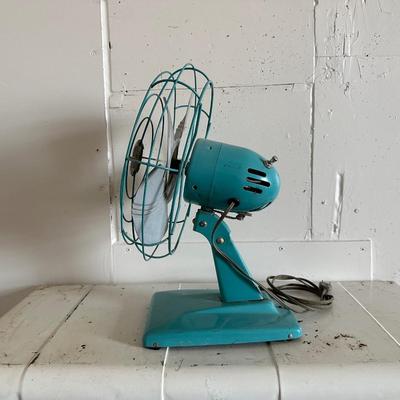 VINTAGE METAL DOMINION TABLE FAN