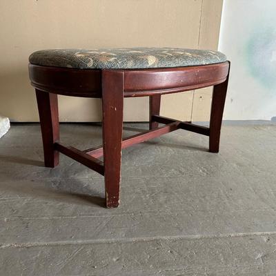 RESIN LIKE PILLAR AND AN UPHOLSTERED TOP STOOL