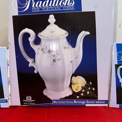 NEW TRADITIONS COFFEE POT W/CREAM & SUGAR SET BLUE GARLAND PATTERN