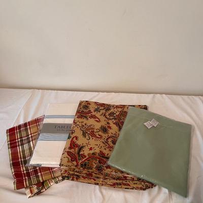 Tablecloths, Placemats, and Linens (H-DZ)