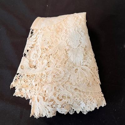 Fine Linens and Lace (O-DZ)
