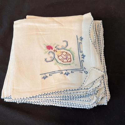 Fine Linens and Lace (O-DZ)