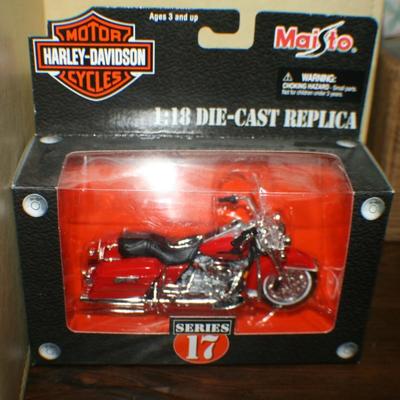 Maisto Harley Davidson Red Die Cast Motorcycle