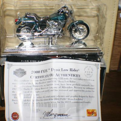 Maisto Harley Davidson Two Tone 2000 FXDL Dyna Low Rider Die Cast Motorcycle