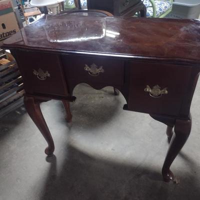 Mahogany Finish Queen Anne Design Console