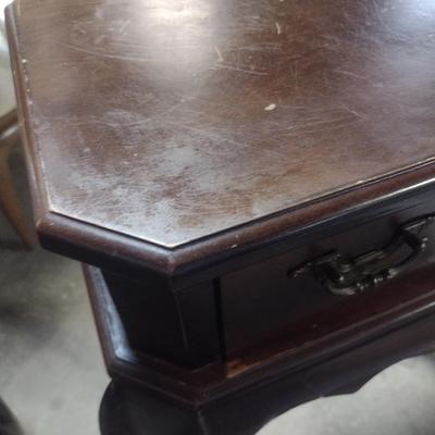 Mahogany Finish Queen Anne Design Accent Table