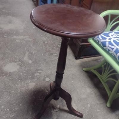 Mahogany Pedestal Plant Stand