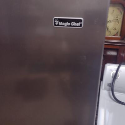 Magic Chef Stainless Finish Apartment Sized Refrigerator/Freezer Working Condition