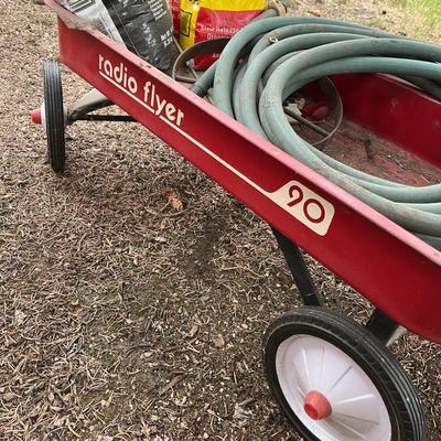 Wagon with hose