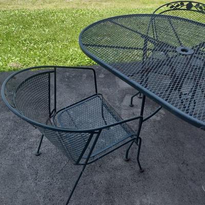 Green Metal Mesh Patio Table and Chair Set