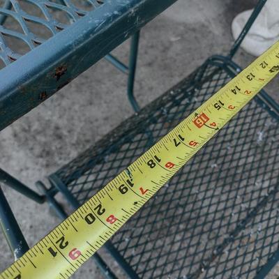 Green Metal Mesh Patio Table and Chair Set