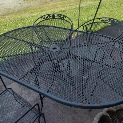 Green Metal Mesh Patio Table and Chair Set