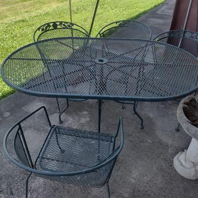 Green Metal Mesh Patio Table and Chair Set