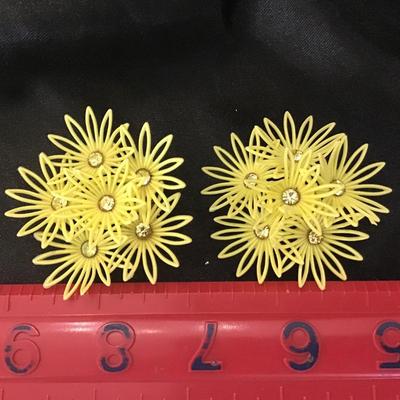 Vintage Yellow Flower Soft Plastic Daffodil Floral 1950 -1960 Rhinestone Earrings
