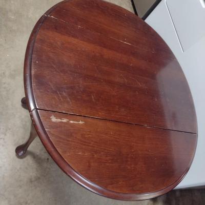 Wooden Drop Leaf Side/Accent Table