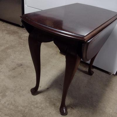 Wooden Drop Leaf Side/Accent Table