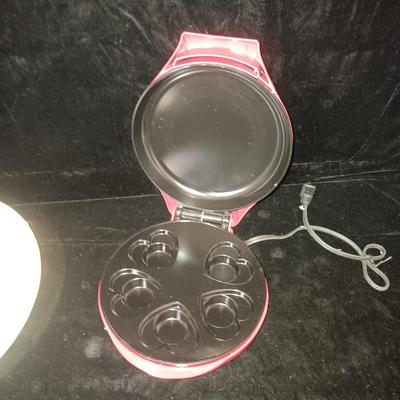 MINI CUPCAKE MAKER AND A DESSERT PLATE ON A PEDESTAL