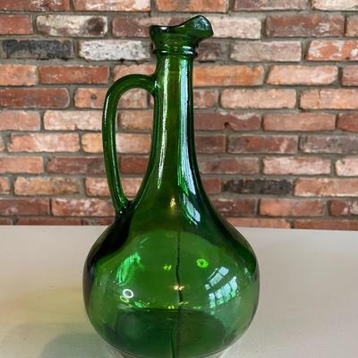 Vintage Emerald Wine World Decanter