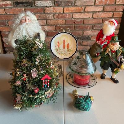 Lot of Christmas Themed Decorative Items