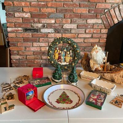 Lot of Christmas Themed Decorative Items