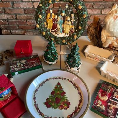 Lot of Christmas Themed Decorative Items