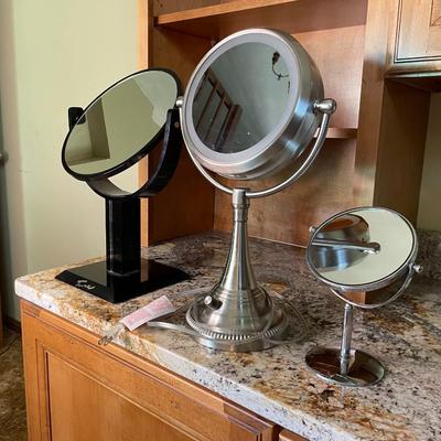Lot of Handheld and Plugin Beauty Mirrors
