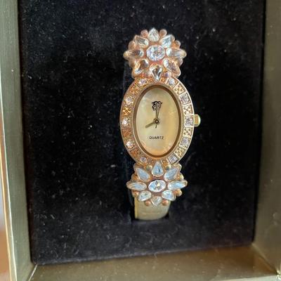Vintage Elizabeth Taylor White Diamonds Watch GWP Rhinestone Faux Leather Gold Band