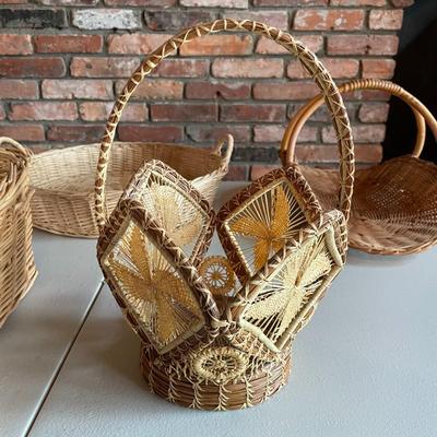 Lot of Wicker Baskets